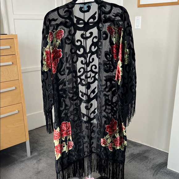 Betsey Johnson Kimono - Black Velvet Red Roses Fringe - One Size - Picture 6 of 7